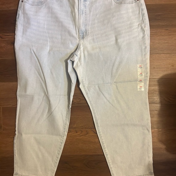 Old Navy Light Blue Denim Jeans Plus Size 24 NWOT - Picture 2 of 5